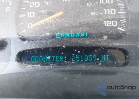 2004 Chevrolet Suburban 1500 Ls z USA, uszkodzony, nr VIN 1GNEC16Z44J240863